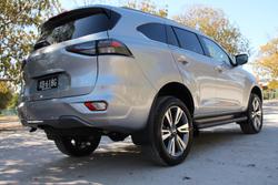 2024 Isuzu
MU-X LS-T