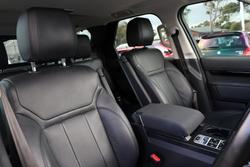 2018 Land Rover
                Discovery SD4 SE