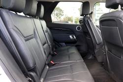 2018 Land Rover
                Discovery SD4 SE