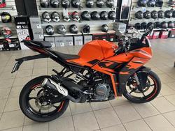 2022 KTM RC 390 RC Orange