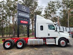 2024 Freightliner Cascadia 126 White