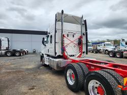 2024 Freightliner Cascadia 126 White