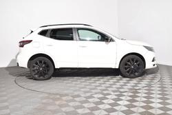 2020 Nissan
                QASHQAI Midnight Edition
