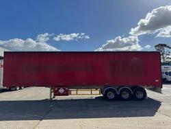 2013 Krueger 22P Straight Curtain Sider Red