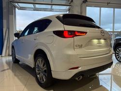 2022 Mazda
CX-5 D35 Akera