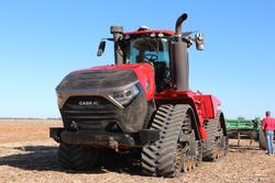 0 CASE IH 715 Steiger Quadtrac RED