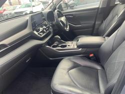 2022 Toyota
                Kluger Grande
