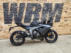 Triumph Daytona 660 Lams