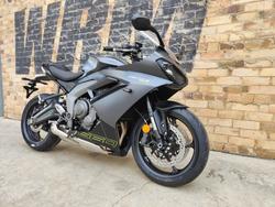 2025 TRIUMPH DAYTONA 660 LAMS ROAD GREY