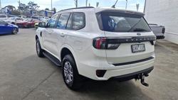 2024 Ford
                Everest Ambiente