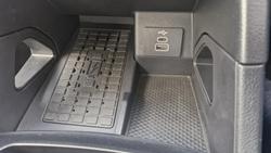 2024 Ford
                Everest Ambiente