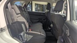 2024 Ford
                Everest Ambiente