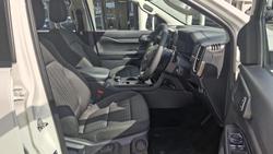 2024 Ford
                Everest Ambiente