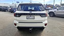 2024 Ford
                Everest Ambiente