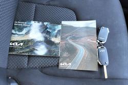 2022 Kia
                Sportage S