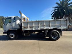 1998 Mitsubishi Fm WHITE