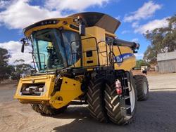 New Holland CR8.90