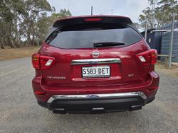 2020 Nissan
                Pathfinder ST