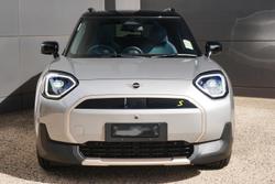 2024 MINI
Aceman SE Favoured