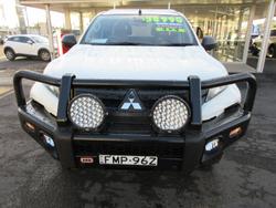 2022 Mitsubishi
Triton GLX