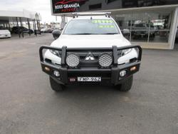 2022 Mitsubishi
Triton GLX