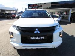 2022 Mitsubishi
Triton GLX