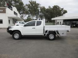 2022 Mitsubishi
Triton GLX