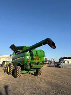 2015 John Deere S690 Green