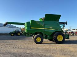 2015 John Deere S690 Green