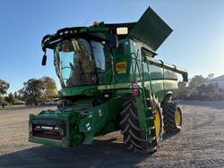 2015 John Deere S690 Green