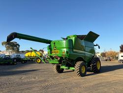2015 John Deere S690 Green