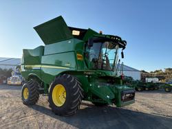 2015 John Deere S690 Green