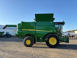 2015 John Deere S690 Green