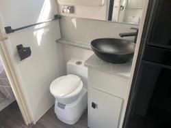 2025 JB Caravans 23'6 Dirt Road Xtreme Rear Club Save $12,365 Was $123,650