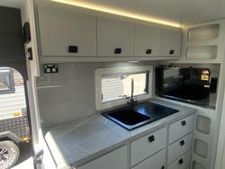 2025 JB Caravans 23'6 Dirt Road Xtreme Rear Club Save $12,365 Was $123,650