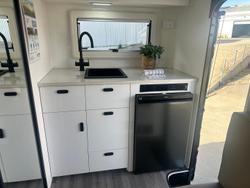 2025 JB Caravans Gator Hybrid 14'