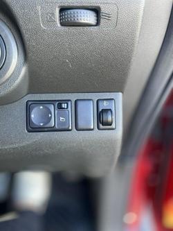 2013 Nissan
Navara ST