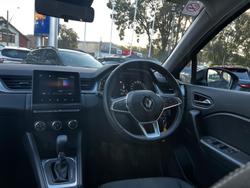 2022 Renault
Captur Life
