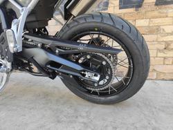 2025 TRIUMPH TIGER 900 RALLY PRO ROAD ASH GREY / INTENSE ORANGE