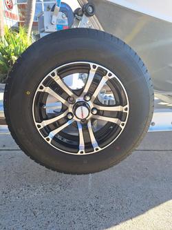 2025 QUINTREX 450 Fishabout