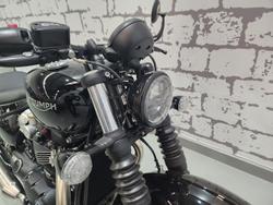 2025 Triumph Bonneville Bobber Bobber Black