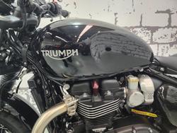 2025 Triumph Bonneville Bobber Bobber Black