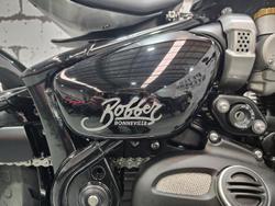 2025 Triumph Bonneville Bobber Bobber Black