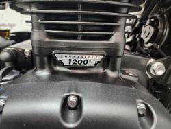 2025 Triumph Bonneville Bobber Bobber Black