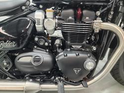 2025 Triumph Bonneville Bobber Bobber Black