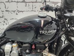 2025 Triumph Bonneville Bobber Bobber Black