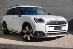 2024 MINI
Countryman SE Favoured