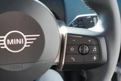 2024 MINI
Countryman SE Favoured
