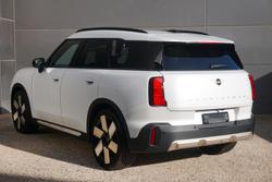 2024 MINI
Countryman SE Favoured