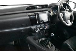 2020 Toyota
Hilux Workmate